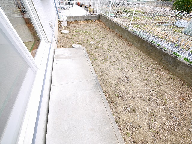 庭　簡単な家庭菜園も楽しめるお庭です