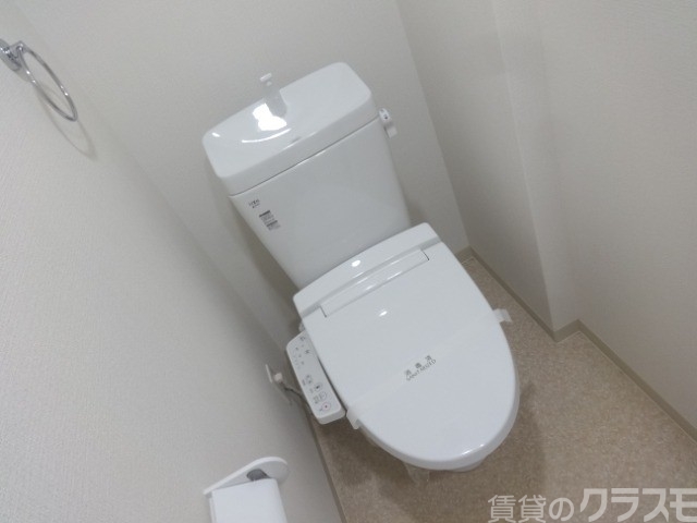 トイレ　冬場も安心の温水洗浄便座。