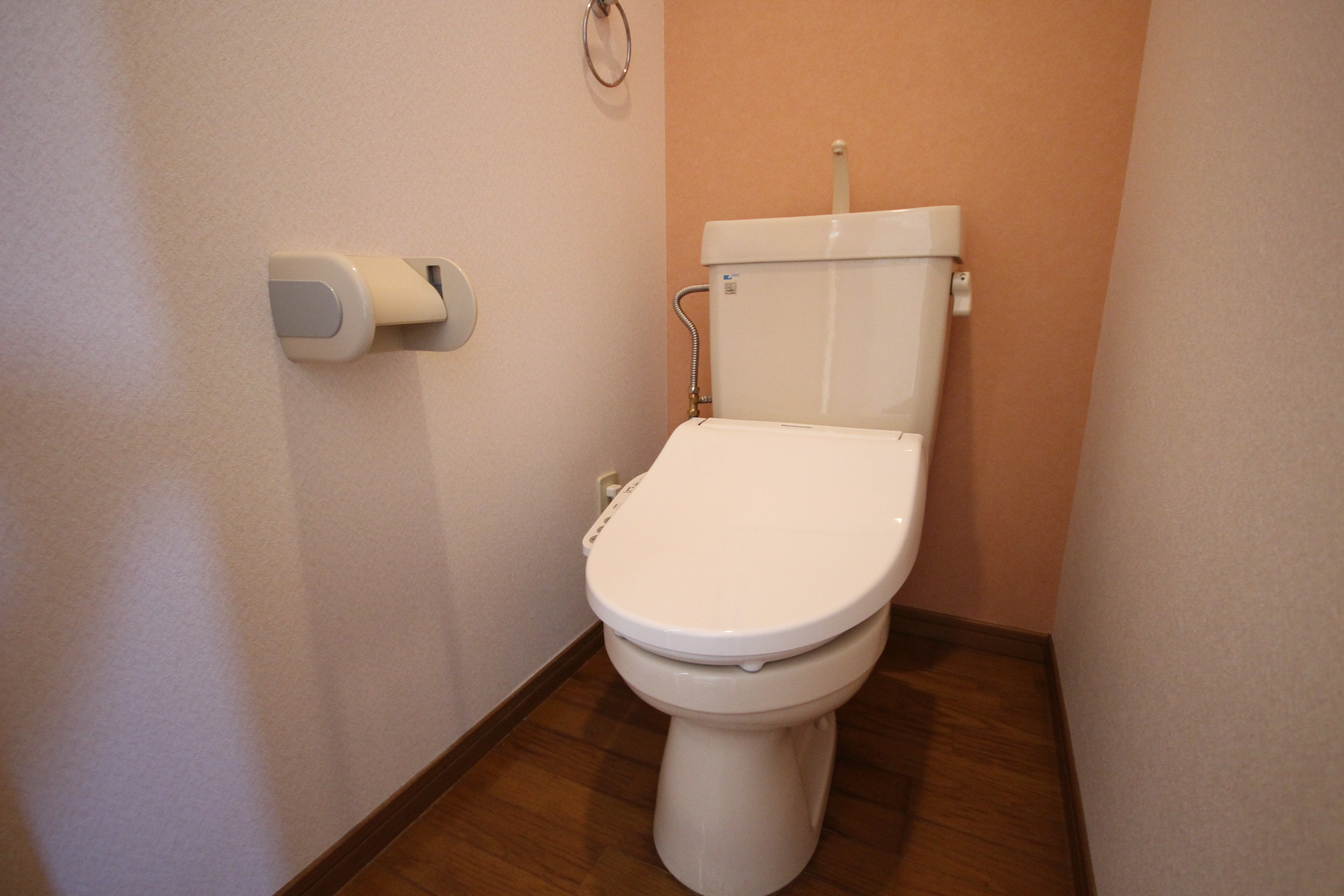 トイレ　ウォシュレット付きです