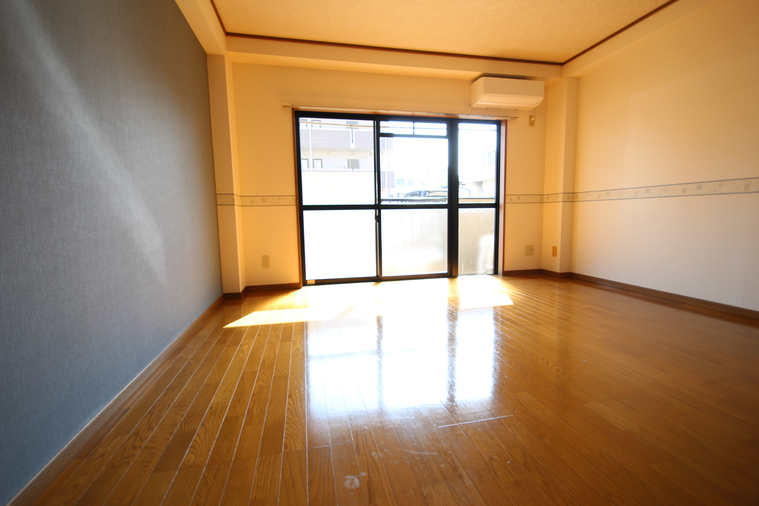 居室・リビング　明るいお部屋です