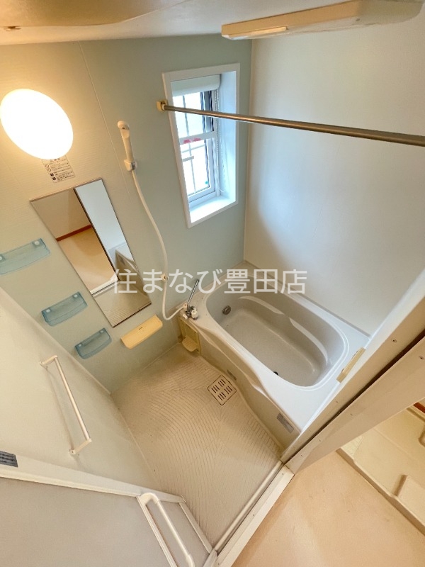 バス・シャワールーム　清掃前　同型別部屋写真