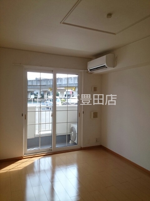 居室・リビング　同型別部屋写真