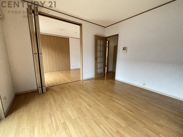 居室・リビング　南向きで日当たり良好なリビングです。