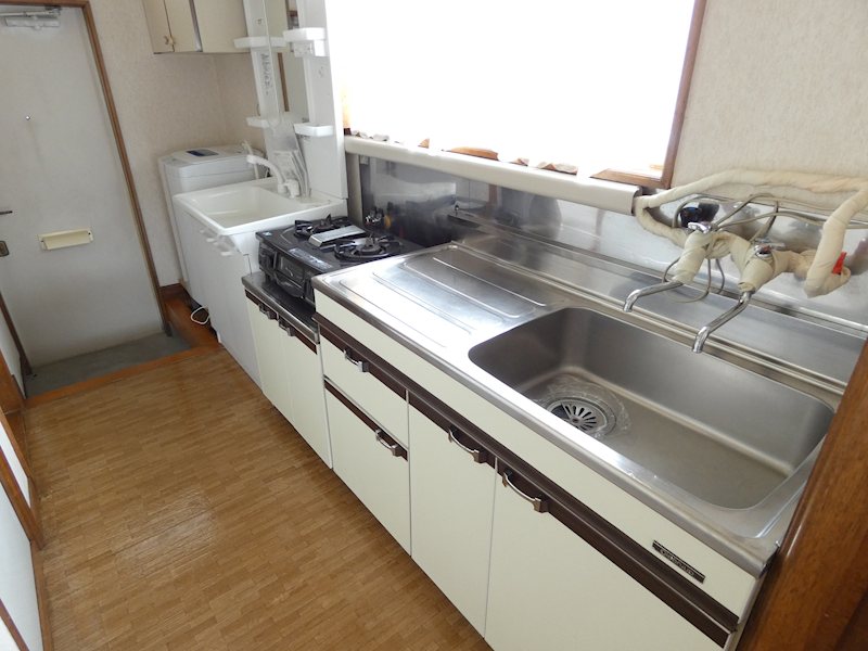 キッチン　※写真は別号室です