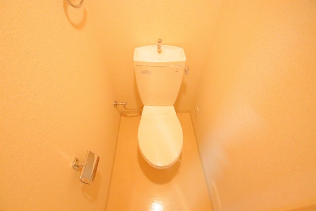 トイレ　※別室の参考写真の為、現況優先です。