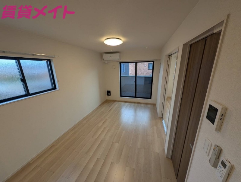 居室・リビング　同型参考写真