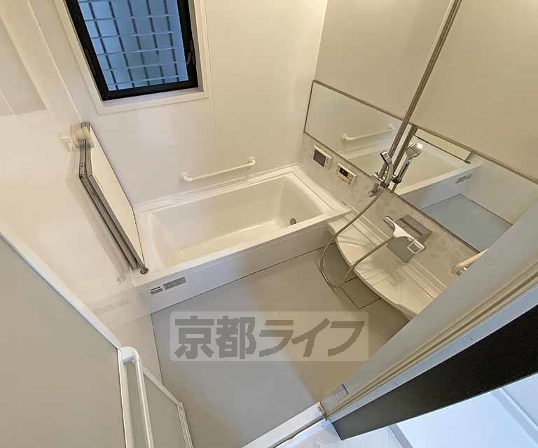 バス・シャワールーム　ゆったり浸かれるお風呂です。