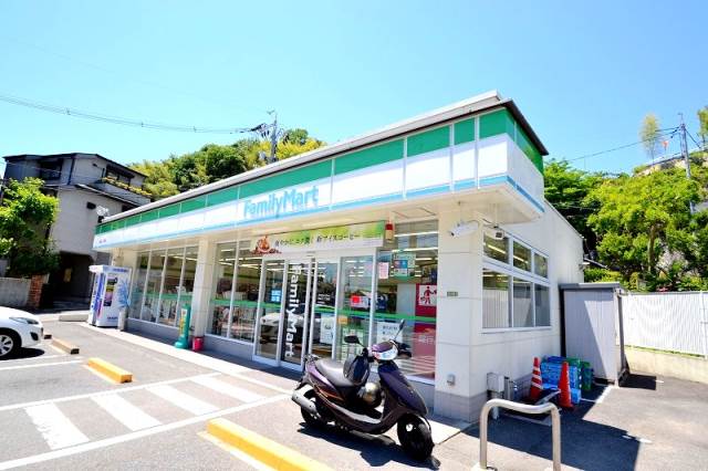 コンビニ　ファミリーマート己斐上二丁目店（コンビニ）まで340m