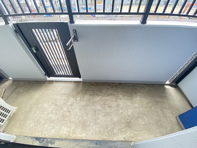 バルコニー　バルコニーからの眺めを楽しみながら食事をしませんか