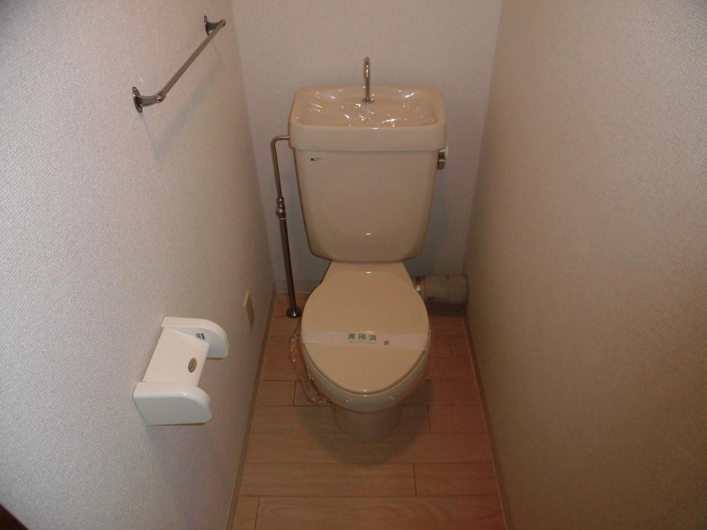 トイレ　※モデル写真