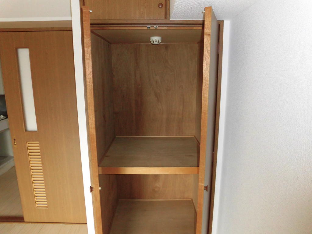 収納　※モデル写真