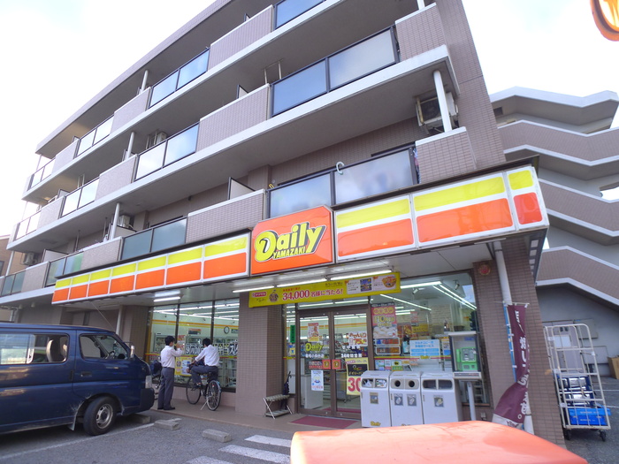 コンビニ　デイリー（コンビニ）まで210m