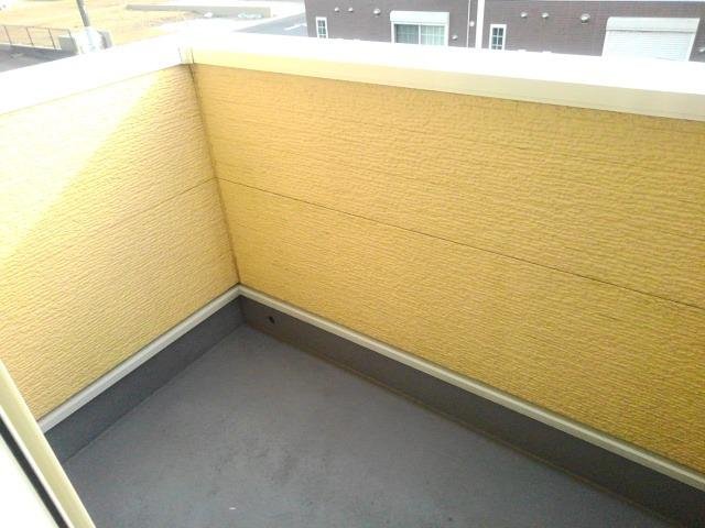 バルコニー　暖かな日差しのふりそそぐバルコニー