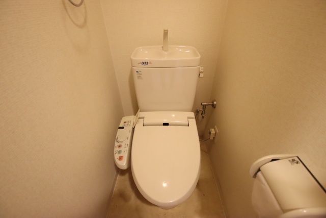 トイレ　※別室の参考写真の為、現況優先です。