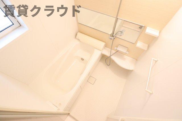 バス・シャワールーム　コンパクトで使いやすいお風呂です