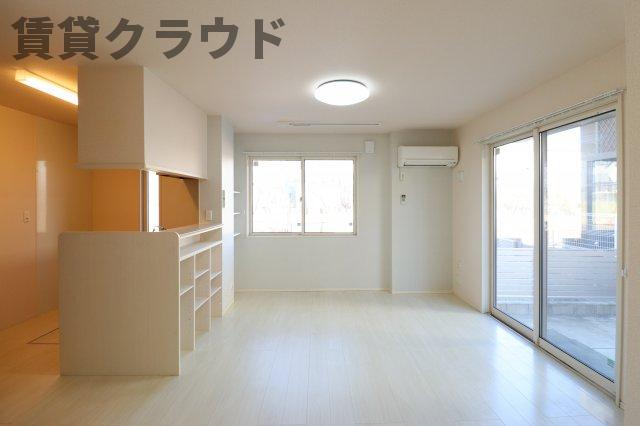 居室・リビング　こちらのリビングで趣味の時間をお楽しみください