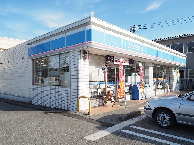 コンビニ　ローソン富山新庄銀座店（コンビニ）まで700m