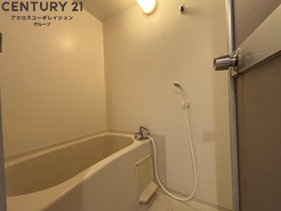 バス・シャワールーム　シンプルなユニットバスタイプです