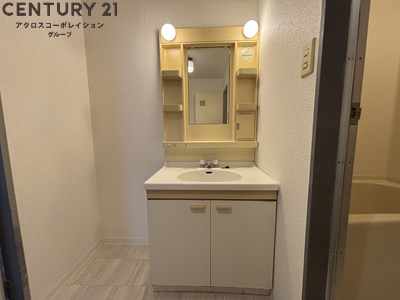 洗面設備　独立洗面台です