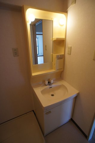 洗面設備　使いやすい洗面所です