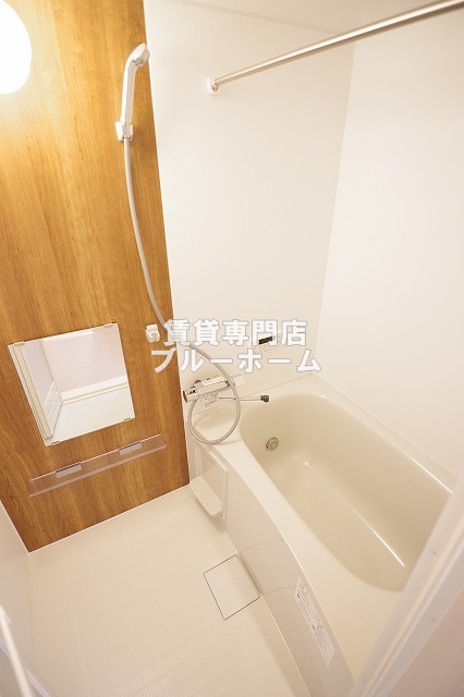 バス・シャワールーム　浴室乾燥機付きバスルーム！