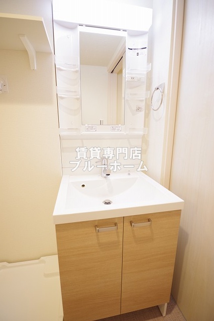 洗面設備　嬉しい独立洗面台！