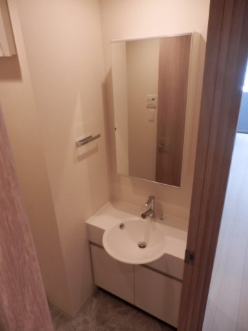 洗面設備　スペースが確保できる洗面所です