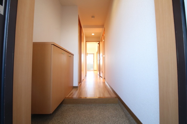 玄関　※別室の参考写真の為、現況優先です。