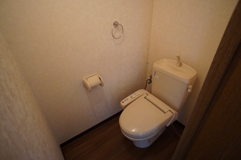 トイレ　温水洗浄便座