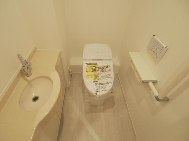 トイレ　※写真は同タイプ住戸です。