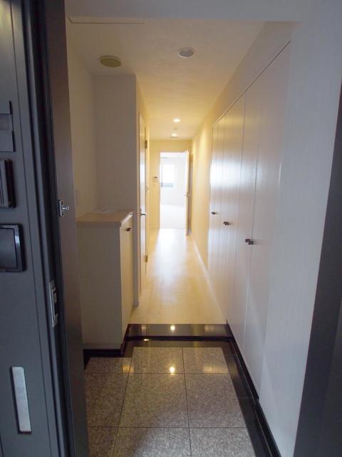 玄関　※写真は同タイプ住戸です。