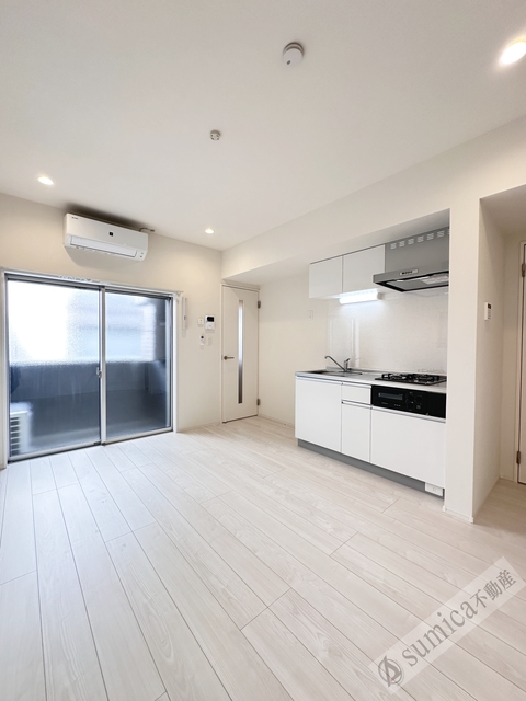 居室・リビング　ホワイトベースで明るい内装です♪