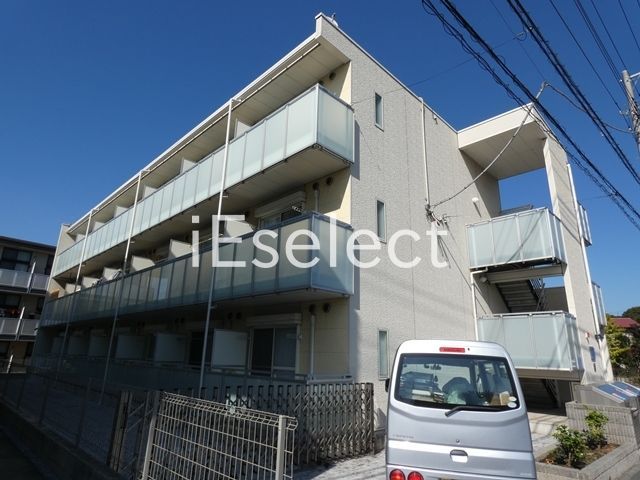 建物外観　最上階のお部屋になります。