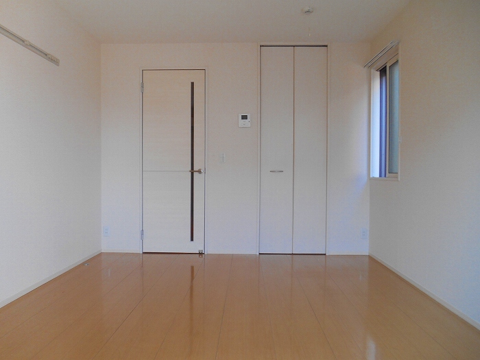 居室・リビング　同物件反転写真です