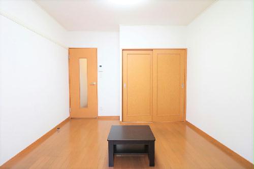 居室・リビング　当社では希少なベッドなし物件！お好きなベッドが設置可能！