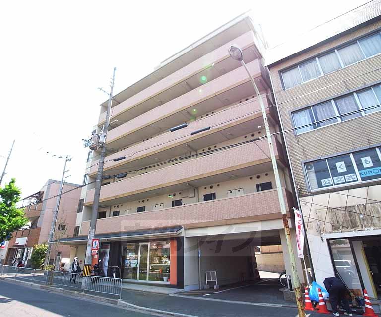 建物外観　大通り沿いで安心ですね！