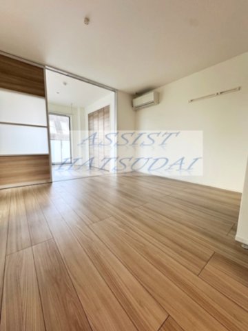 居室・リビング　LINEでのお問い合わせもお待ちしております♪　※他号室の参