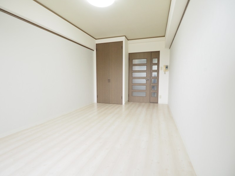 居室・リビング　明るいリビング。広々10帖。