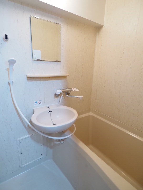 バス・シャワールーム　キレイな浴室。