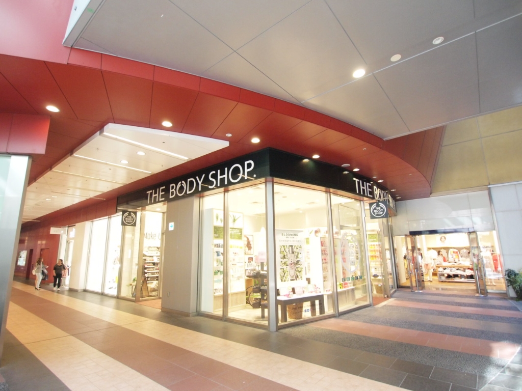 スーパー　レガネットキュート リバーウォーク北九州店（スーパー）まで404m