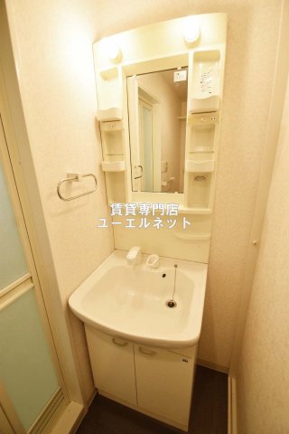 洗面設備　清潔感ある独立洗面台で毎日気持ちよく♪