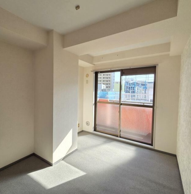 居室・リビング　明るい室内