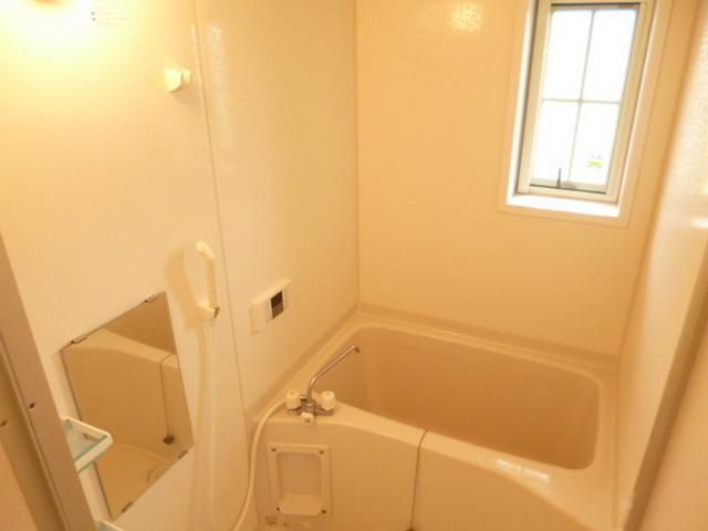バス・シャワールーム　★　窓付きがうれしいお風呂　★