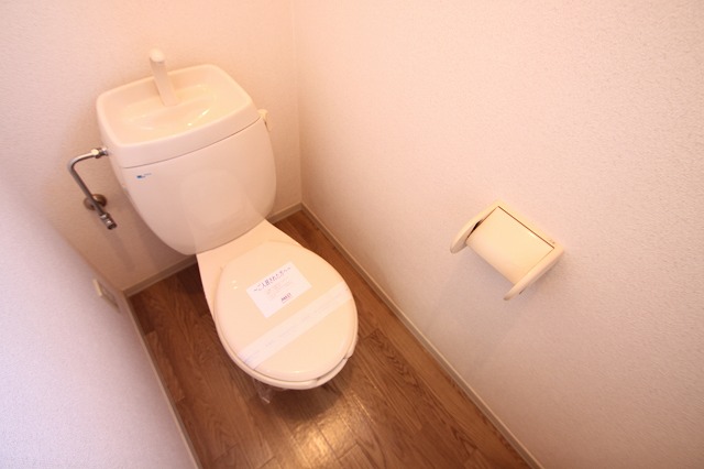 トイレ　温水洗浄便座付き