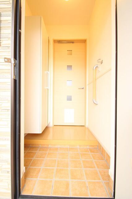 玄関　※別室の参考写真の為、現況優先です。