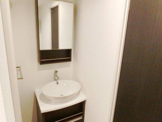 洗面設備　オシャレな独立洗面台