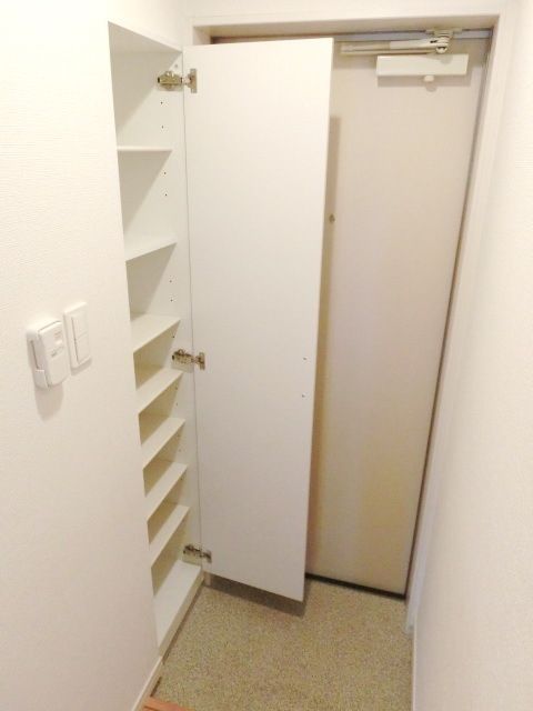 玄関　シューズボックス完備