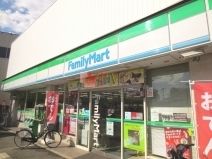 コンビニ　ファミリーマート（コンビニ）まで599m