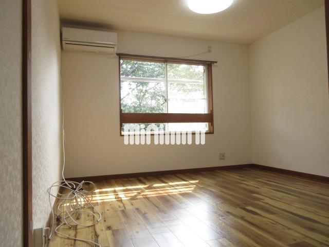 居室・リビング　南向きの広々とした居室です☆