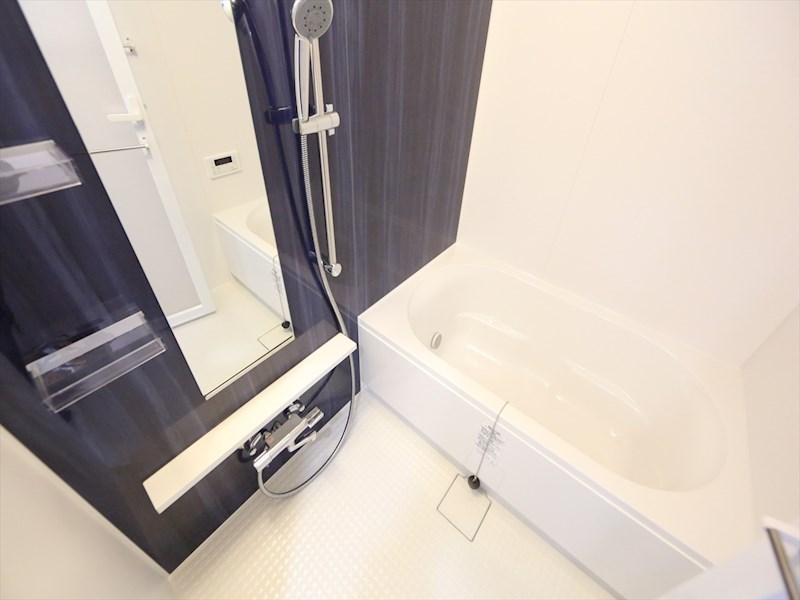 バス・シャワールーム　浴室暖房乾燥機付　追い焚き・オートバス機能付お風呂